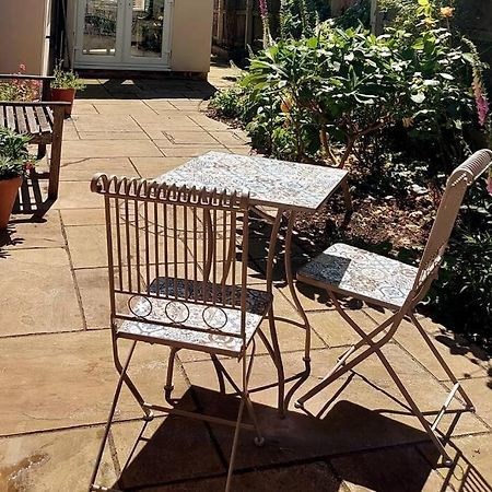 Cheerful, Cosy, One Bedroom Home With Patio And Parking Newbury  Exterior photo