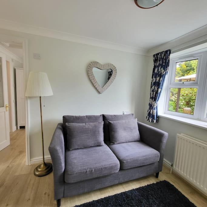 Cheerful, Cosy, One Bedroom Home With Patio And Parking Newbury  Exterior photo