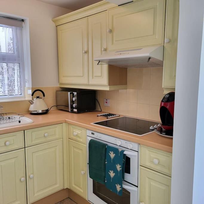 Cheerful, Cosy, One Bedroom Home With Patio And Parking Newbury  Exterior photo